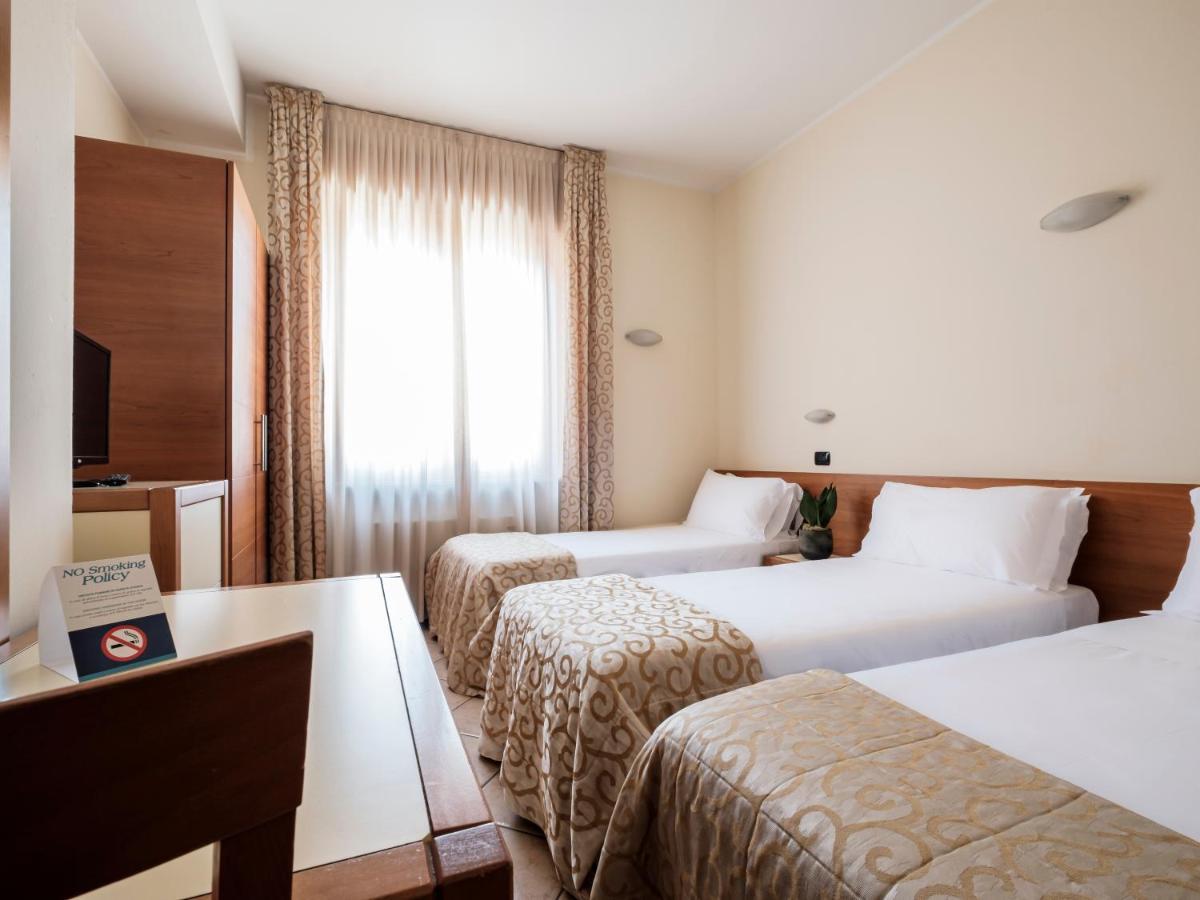 Hotel Lory Forli Bagian luar foto