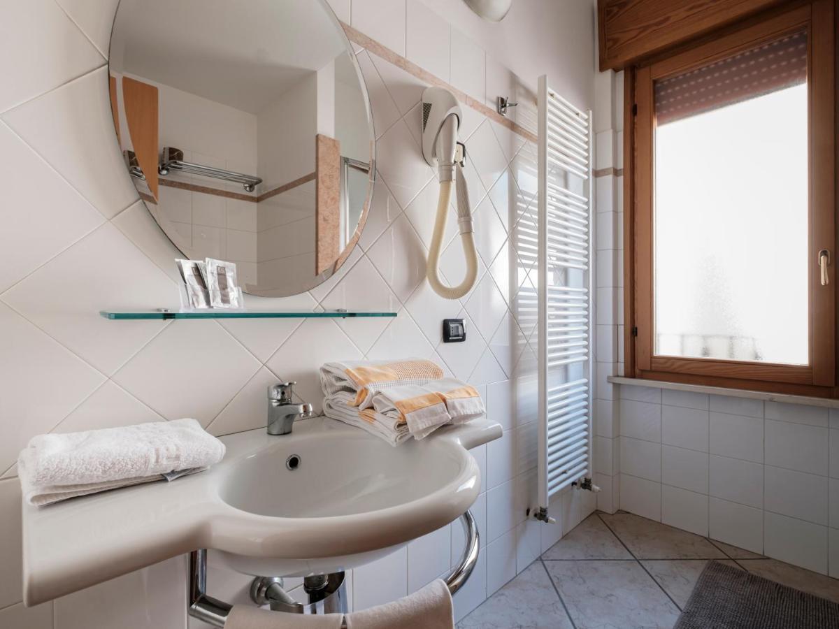 Hotel Lory Forli Bagian luar foto