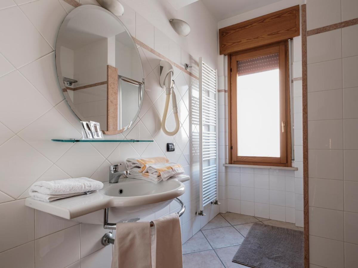 Hotel Lory Forli Bagian luar foto